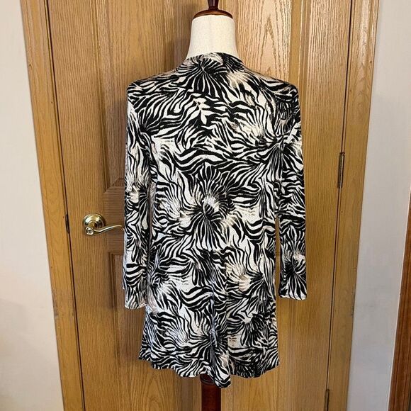 Chico’s Travelers Animal Print Open Front Cardigan Size Medium - Picture 3 of 5